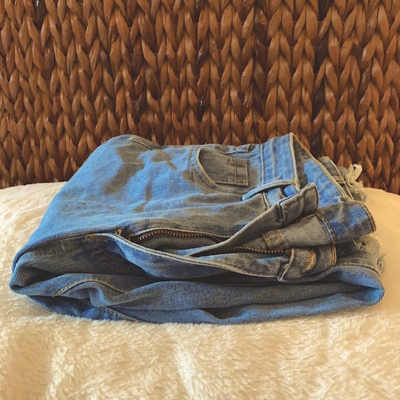 High Waist Slant Pocket Ripped Mom Jean(Size Med)  - SOLD - Picture 6 of 6